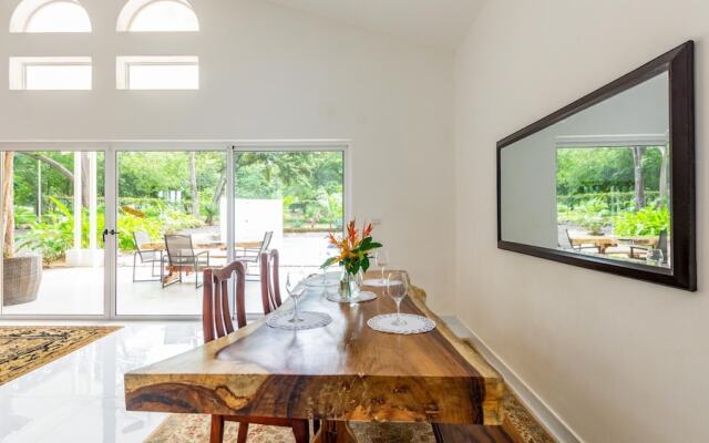 House and Apartment With Private Pool - Walk to Beach