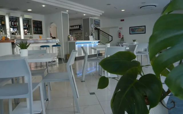Lively Hotel