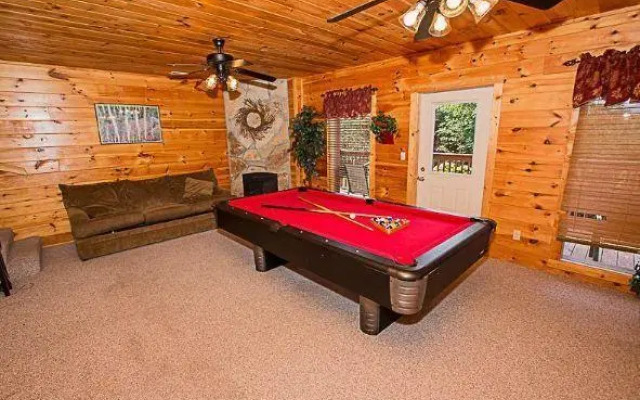 Harrisons Hideout by Sugar Maple Cabins