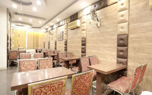 OYO 15998 Hotel Ma International