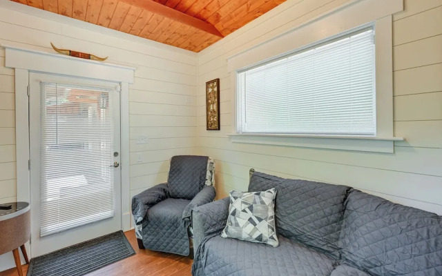 Near Main Street w/ Hot Tub: Retreat in Hiawassee!