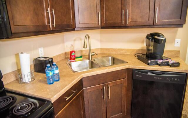 Exquisite And Modern Executive Suite With Parking