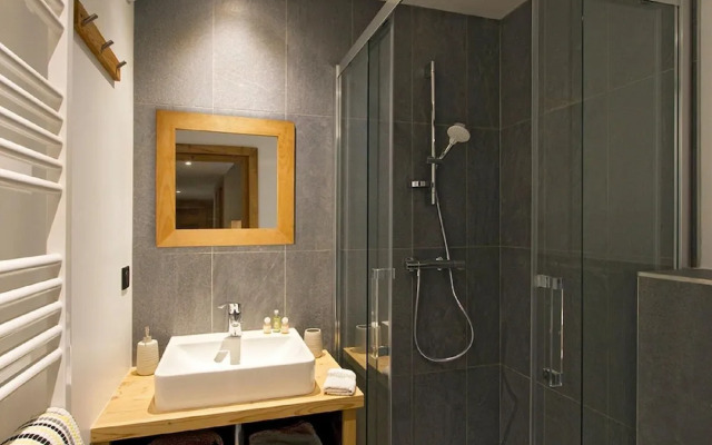 Chalet in Les Deux Alpes With Hot Tub