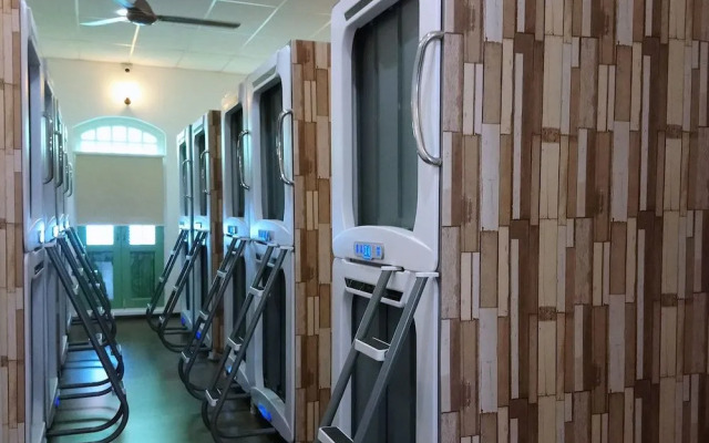 Stay With Me Capsules Hostel