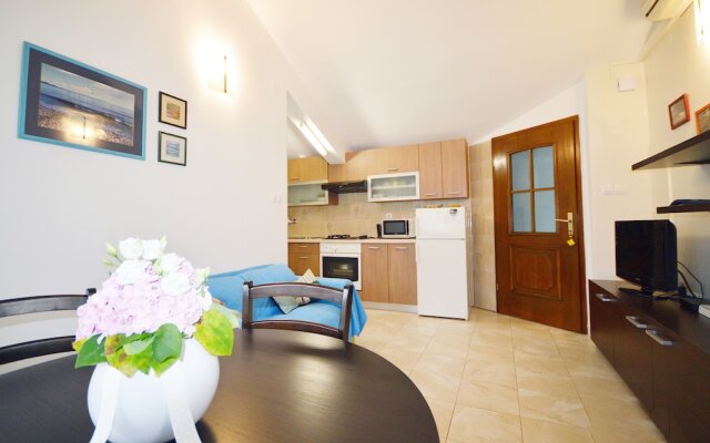 Elza Apartments