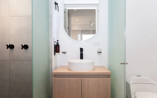 w Comfortable Loft w Balcony in Crespo