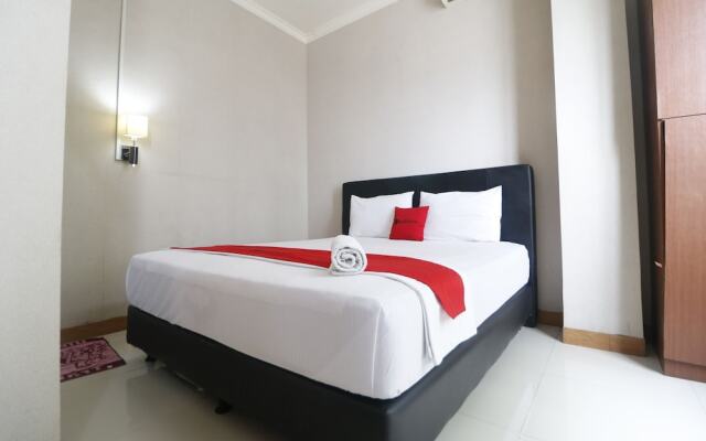 RedDoorz @ Ranotana Manado