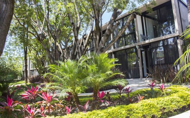 Los Laureles Hotel & Centro de Convenciones