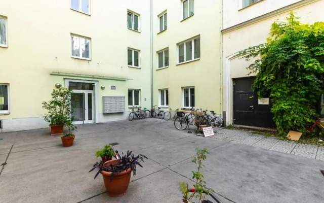 Authentic apartment next to Schwedenplatz