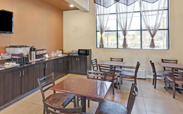 Travelodge By Wyndham Whittier