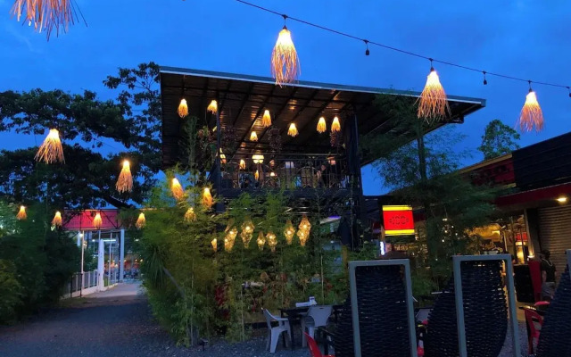 Cafe Moto Hostel