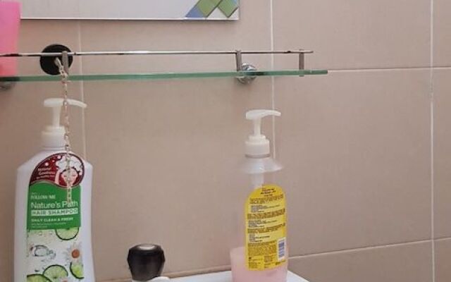 Fahaz Lumut Homestay