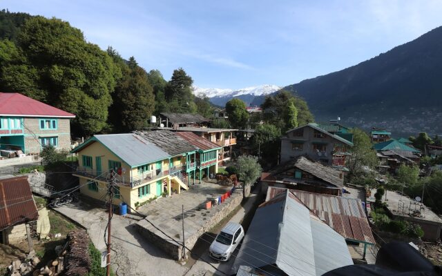 Golden Wood Manali By Rosetum