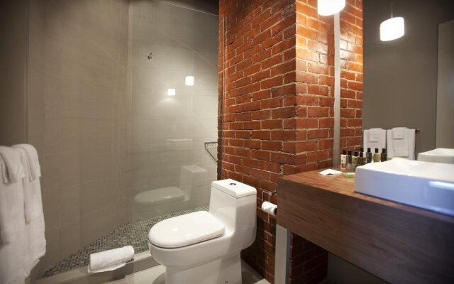 Le Pleasant Hôtel & Café