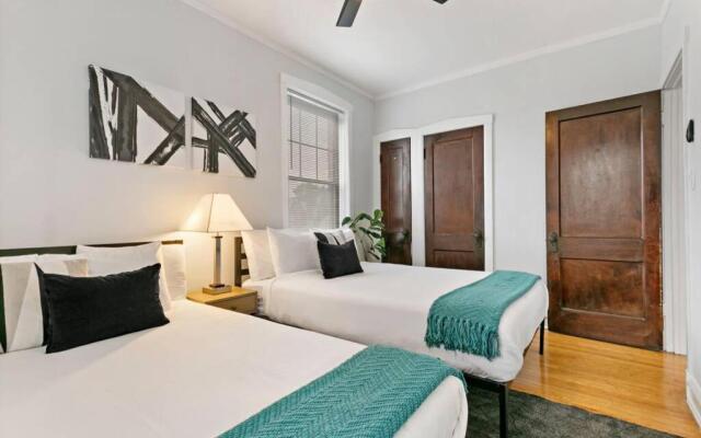 Great Price & Top Location, Comfy 1BR Apt for 4