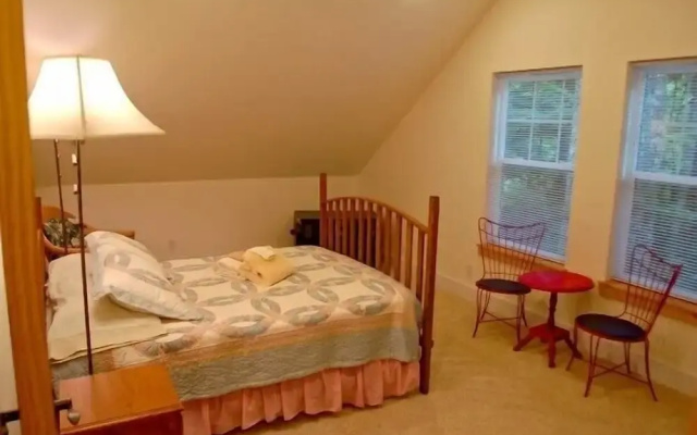 Mt Baker Lodging Cabin 12 - Sleeps 4