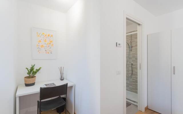 Pozzo Vertical Apartment With Garden and Parking