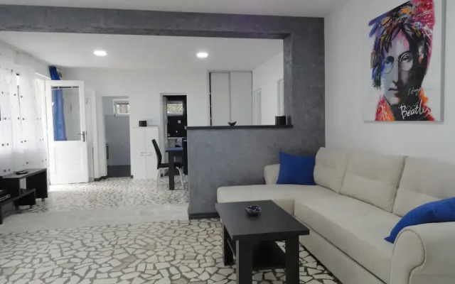 Petrovac Holiday House with pool