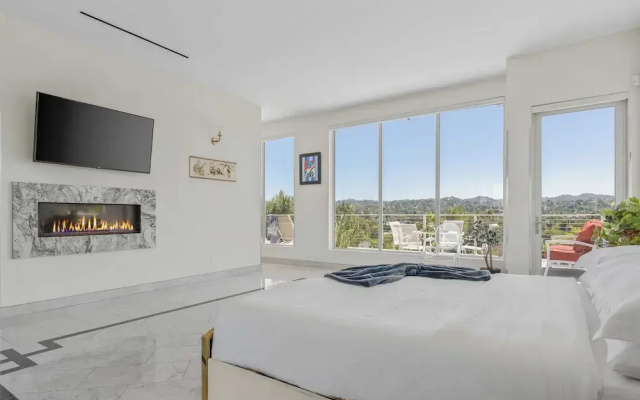 Luxe LA Escape w/ Pool, Views & Game Room Alta Vista Estate by Avantstay