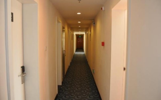 7 Days Inn Nanning Lingxiu Road Guangxi University East Gate Branch – Hotel Rooms – Nanning