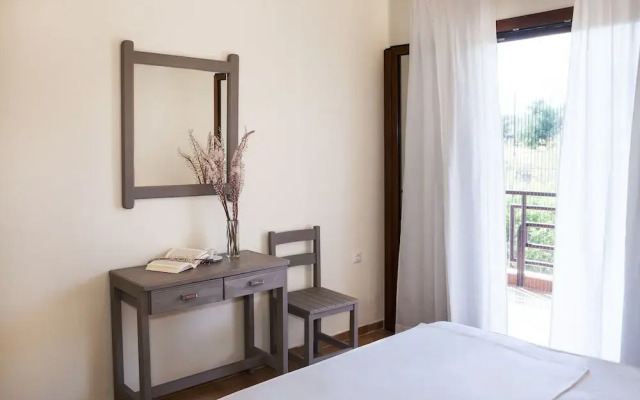 Family Vacation home with Views in Heart of Mani