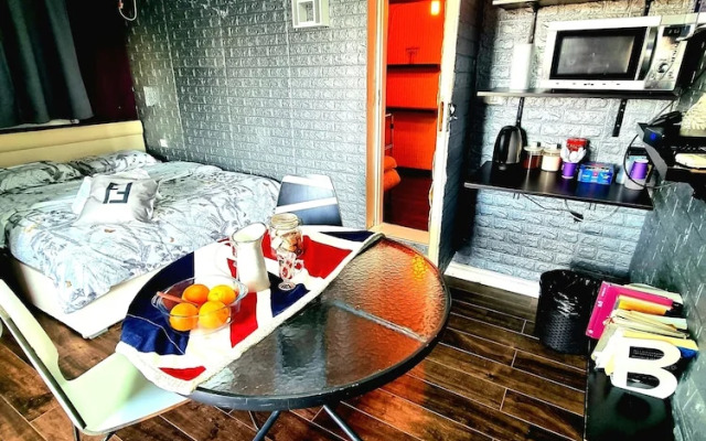 Avi's place
