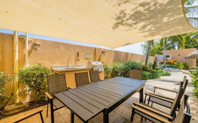 Gated Community 2br3ba Gold Coast Pools GYM