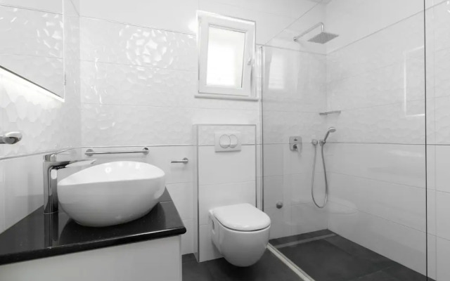 Modern Villa Near the Sea