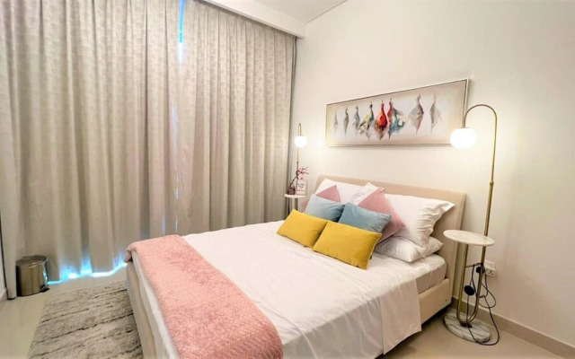 Luxury Dubai Creek Harbour Waterfront Apartment