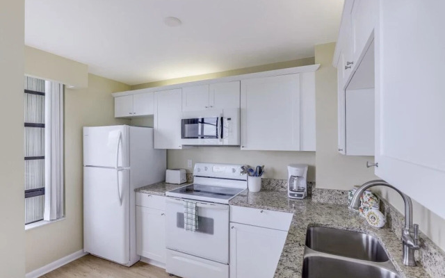 South Seas Tower 3-411