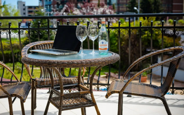 Meta Beach Budjet Hotel