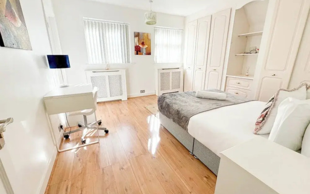 Large 8 Bedroom House in Edgbaston