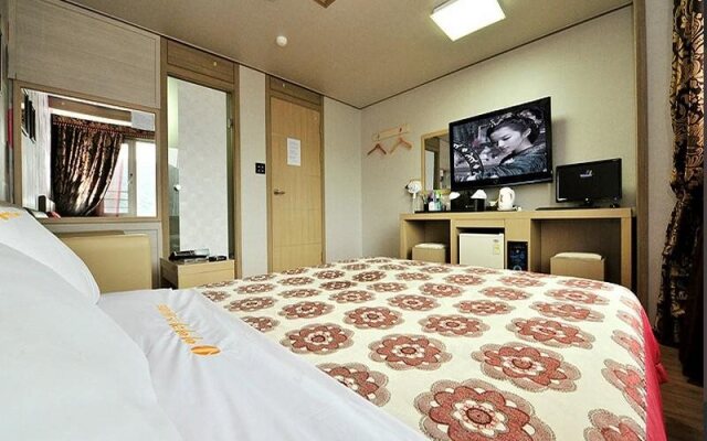 Iris Hotel