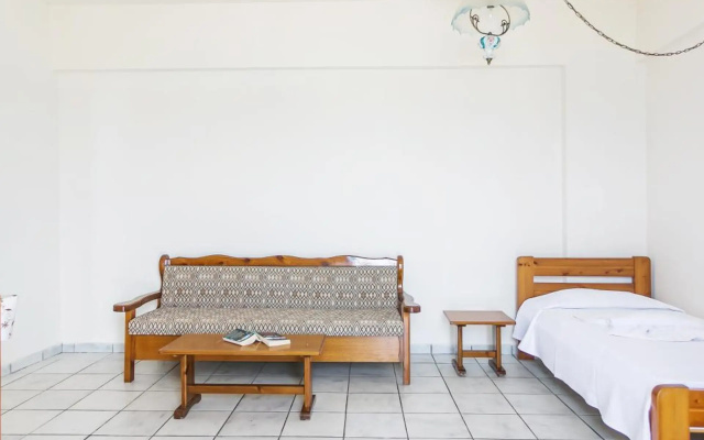 Yiannis Ηotel