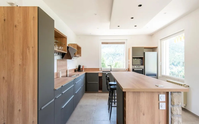 Holiday Home in Saint-julien-du-verdon With Garden