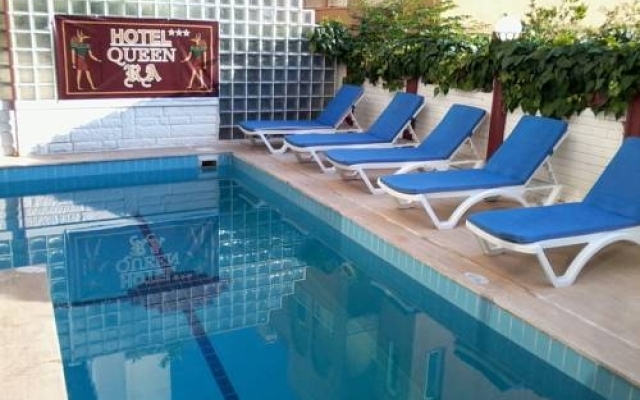 Queen RA Hotel