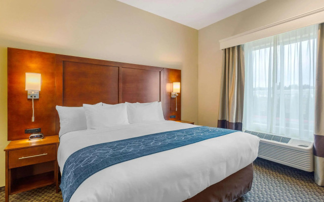 Comfort Suites Burlington near I-5