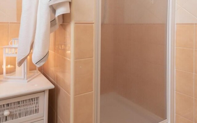 Stylish Residence Le Fontane 2 Bedroom Apartment Sleeps 6 Persons Num2508