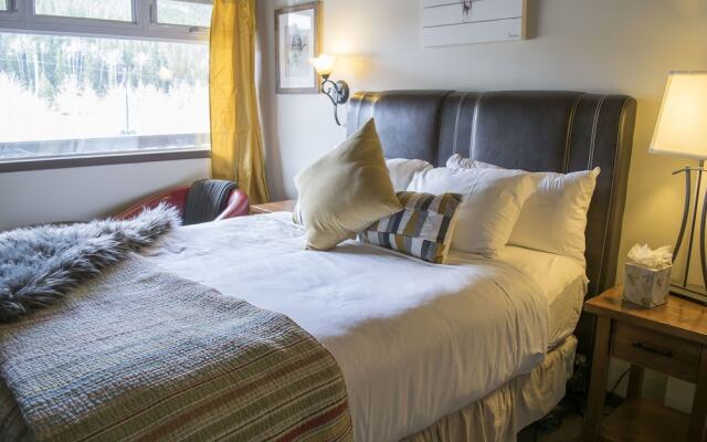Yamnuska Suites
