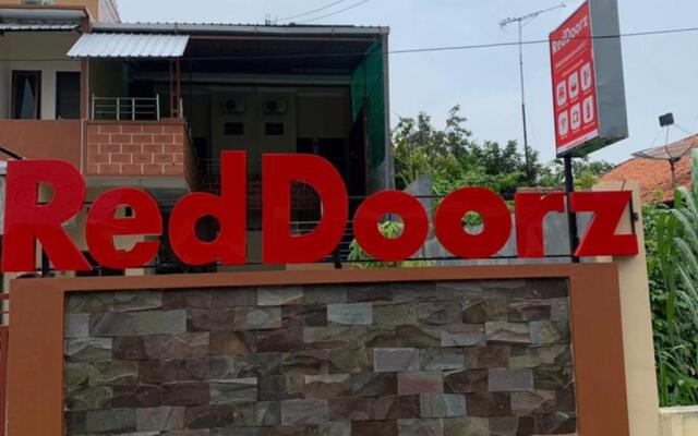 RedDoorz Syariah near Kawasan Simpang Lima Pati