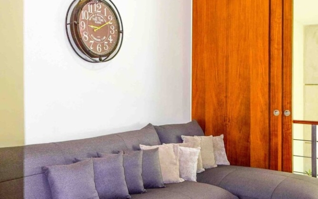 LUXURY CONDO STEPS FROM 5th AV & BEACH