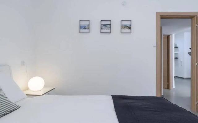 Botiuqe apartment . 100 meters from the beach