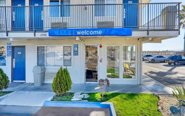 Motel 6 Lancaster, CA
