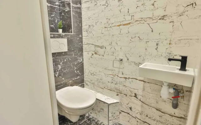 Newly Renovated Appartement Canal de L'ourq