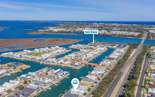 Deluxe Living in Mariners Cove