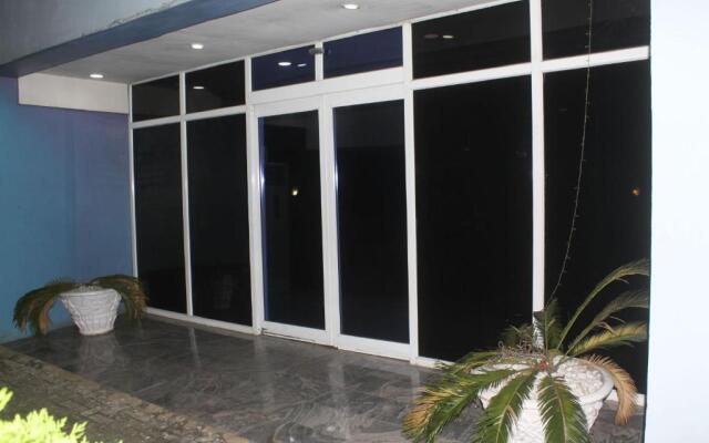 Room in Lodge - Aerol Hotel and Suites