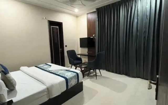 Radiant Blu Hotels Sector 70