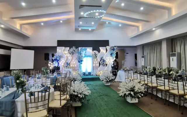 Dancenter Boss Hotel Near Clark International Airport