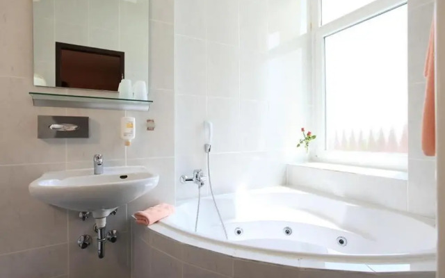 Adesso Hotel