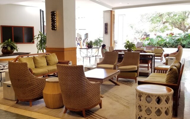 Fully Furnished Ilikai Tower 525 Condo With Free Wifi, Near Best Waikiki Beaches! by RedAwning